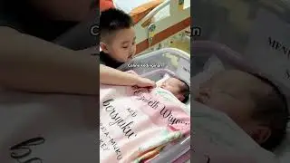mama happy liat koko Clayton bisa ikut sayang Celine🥰🥰 tanpa ada yang ngajarin