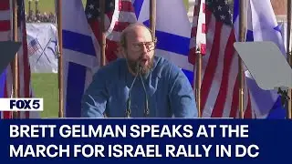 Brett Gelman speaks at the March for Israel rally in DC