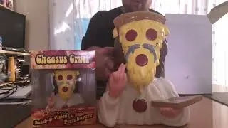 Pizzaboyzzz Cheesus Crust Vinyl Bank, pizzaboyzzz x Butch o Vision, toy unboxing.