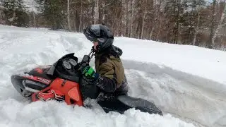 🌳Кроссовый снегоход BRP в глубоком снегу. Дикий маленький монстр.