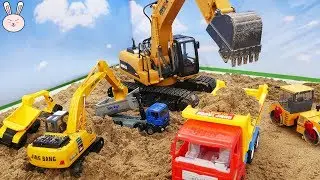 RC Construction Vehicles Toys | Excavator  Dump Truck are working in thr sandbox  | YapiTV Toys