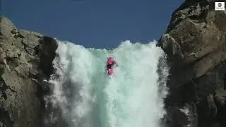 Kayaker descends 130-foot waterfall