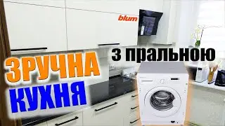 Біла кухня в глянці з чорними ручками та стільницею