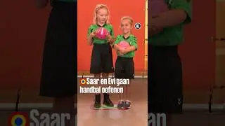 Saar en Evi gaan handbal oefenen | Kijk Mij Nou | Kindertijd KRO-NCRV