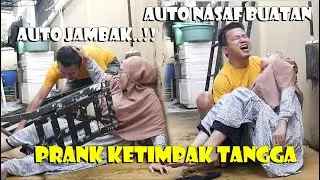 PRANK PURA PURA KETIMPAK TANGGA BESI ,SUAMI AUTO PANIK & MEMBERI NASAF BUATAN.