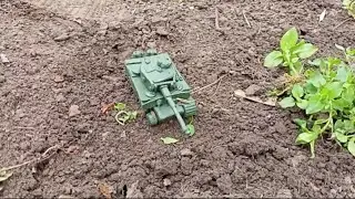 Закапываем танк из пластилина Tiger 1