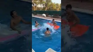 Cuando creas OLAS en la PISCINA....🌊🛟 #shorts  #humor  @YERRIKILLERXD