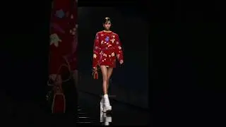 Imaan Hamman walking for Versace #runway #viral #model