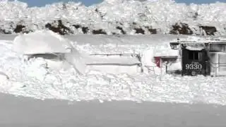 Поезд застрял в снегу!