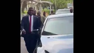 Security Aides Jog Alongside Atiku's Armored BMW As He Arrive In Court To Challenge Tinubu’s Victory