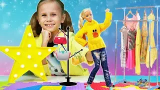 Кукла Барби берет уроки моды! Что такое кэжуал для Барби? Видео про игры одевалки для девочек