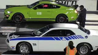 Shelby GT500 vs Dodge Challenger Drag Pack