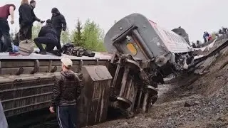 Пассажирский поезд Воркута-Новороссийск сошли с рельсов.В Перми на Пороховом заводе произошёл взрыв.