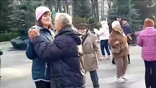 ТИ ЛИШ ОДНА  ! ХАРЬКОВ ТАНЦЫ В ПАРКЕ УКРАИНА 3 января 2024 г.