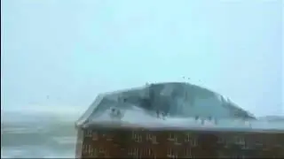 В Дудинке ветер сорвал крышу с 5-этажного дома