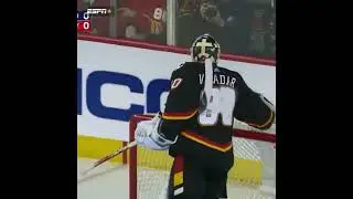 Johnny Gaudreau missed a penalty shot in his return to Calgary and the crowd let him hear it 😳