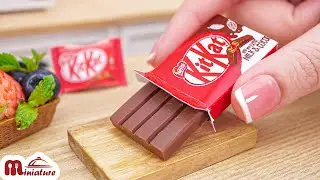 SWEET Miniature KITKAT Milkshake Recipe | Tiny Desert Decorating Ideas | ASMR Miniature Cooking