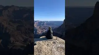 Sitting at the edge of the earth in Grand Canyon National Park, AZ.🌎🏜️