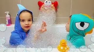 Bath Bubbles Song with Milana and Aaron