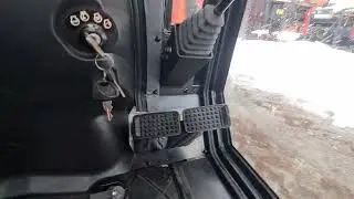 Kubota B2741S 27 л.с. вид кабины