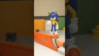 *Grab the knife Sonic 