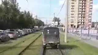 УАЗик объехал пробку по поверхности рельсов. Real video
