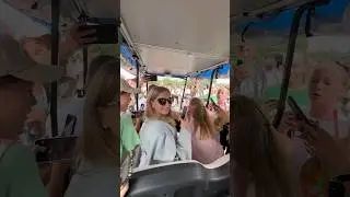 VK Fest Фанаты заблокировали машину... 😱