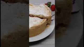 Так вкусно и так просто 🍓🥮 Пирог с творогом и клубникой I #shorts I @VkusnoProstoBistro