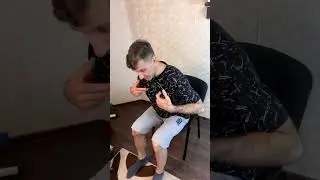 Снять напряжение в спине поможет простое упражнение на стуле 👍