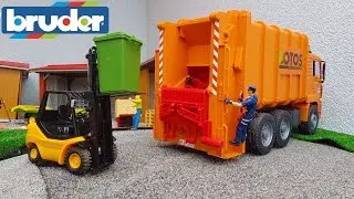 BRUDER toys GARBAGE truck at work!