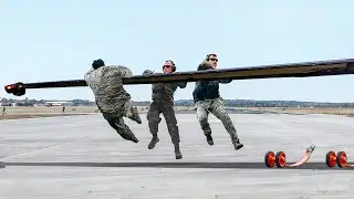 Weird Reason Why This US Spy Plane Need People on Its Wing During Landing