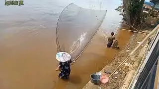 Alat Tradisional menangkap ikan || Banyak ikan didapat setelah banjir #sungaikapuas  #mancing #ikan