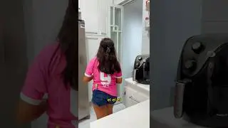 ELE VIU NO BOLSO DELA 2/3 