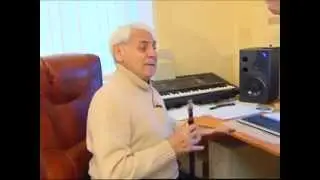 Дживан Гаспарян играет на дудуке