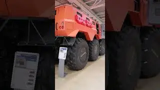 Огромный колесный вездеход-амфибия 