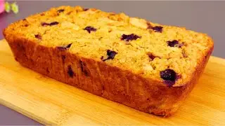 Take oatmeal, yogurt and blueberries. Just mix everything and the diet pie is ready. Sugarless!