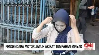 Pengendara Motor Jatuh Akibat Tumpahan Minyak di Kelapa Gading