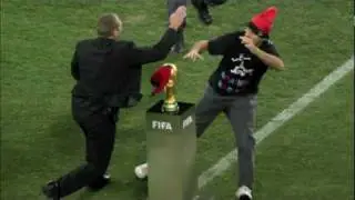 Fan invades pitch before World Cup Final