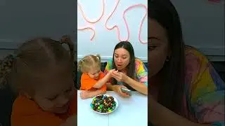 Mom bit the baby on the finger 😮👼🥰
