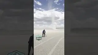 🌪️🌀While filming on the Alvord Desert playa this towering dust devil formed in front of OPB's crew 😵