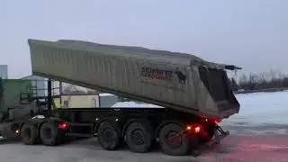 Самосвальный полуприцеп Schmitz Cargobull в работе