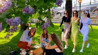 ⁴ᴷ RUSSIAN PEOPLE NOW 🇷🇺 Alexander Garden 🌺 Moscow | Walking tour + 3D sound 🎧