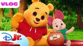 Winnie the Pooh and Piglet Pack for a Picnic 🧺 | Me & Winnie the Pooh 🍯 |@disneyjunior