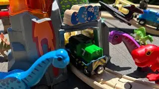 BRIO The Dinosaur World☆Volcano, cave tunnel, dinosaur nest, wooden rail course!