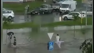 Белорусы не полетели на море этим летом, а купаются у себя во дворах