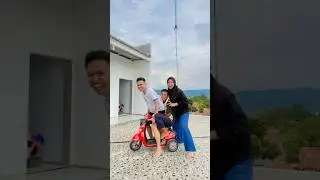 NAIK MOTOR KECIL BERTIGA😅🤣 