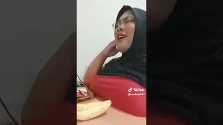 Bunda Semok Boba  diatas meja 