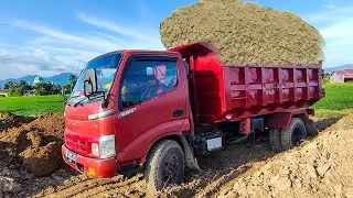 Truk Jomplang, Mobil Truk, Dump Truk Bongkar Muatan Tanah Timbunan Full Bak