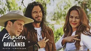 Pasion de Gavilanes 2 - Oscar le muestra a Juan los documentos de Franco