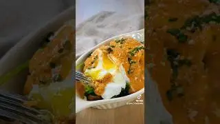 Eggs Florentine #recipeshorts #eggs #eggsflorentine #mornaysauce #breakfast #breakfastrecipes #food